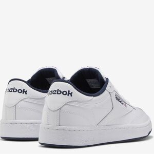 Reebok Men's Club MEMT Sneaker Complete with classic Reebok